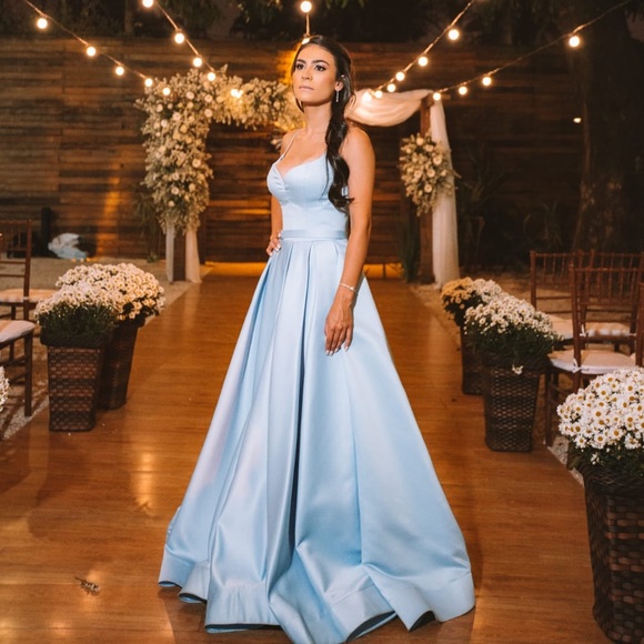 Beautiful Lia Stubbla custom made gown - Picture 2 of 3